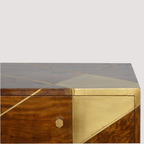 Mediastandaard met gouden afwerking - tv-kast van kastanjehout