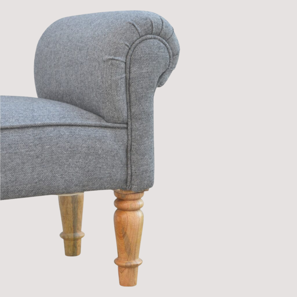 Elegante zwarte tweed gestoffeerde bank - Klassieke accentstoel met gesneden houten poten