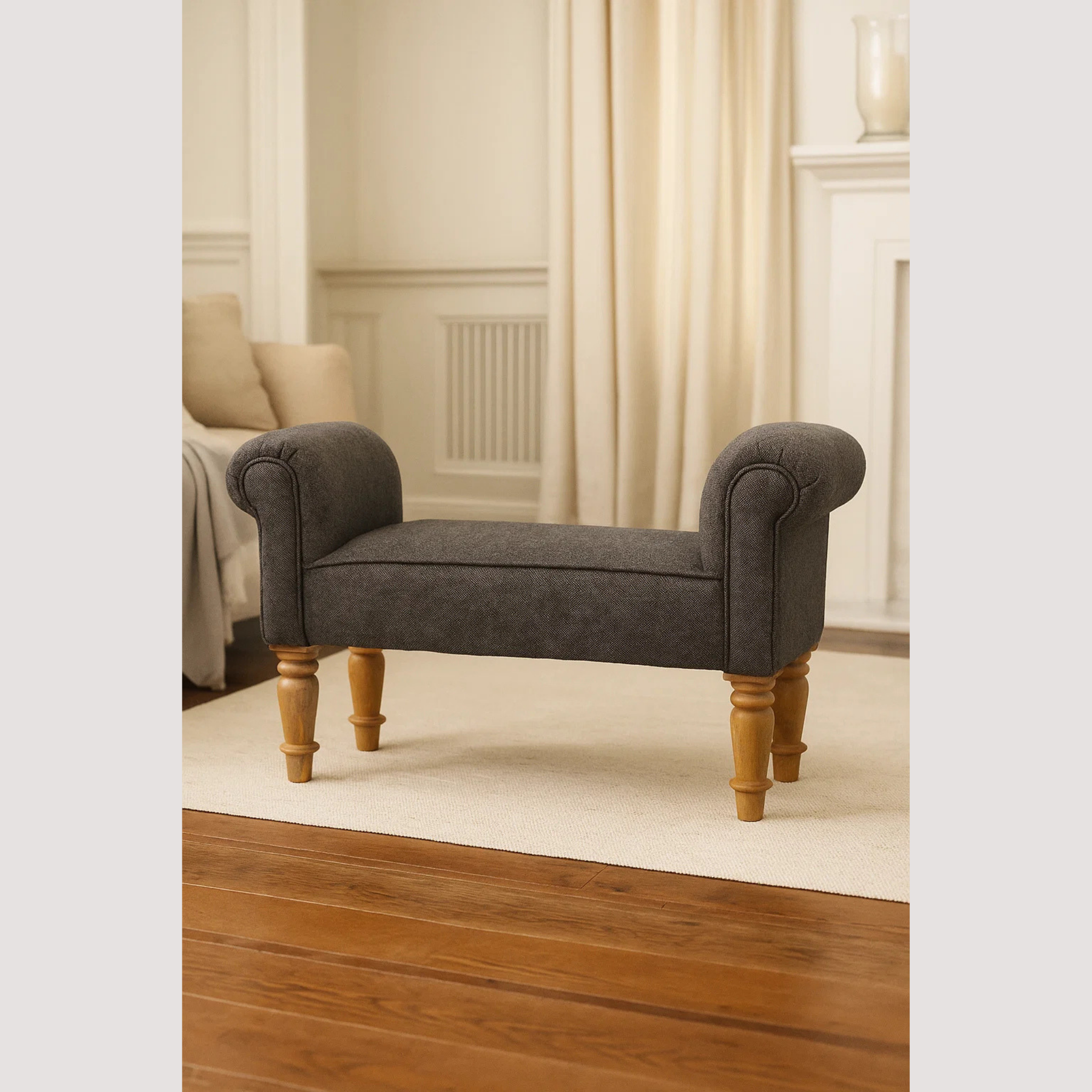 Elegante zwarte tweed gestoffeerde bank - Klassieke accentstoel met gesneden houten poten