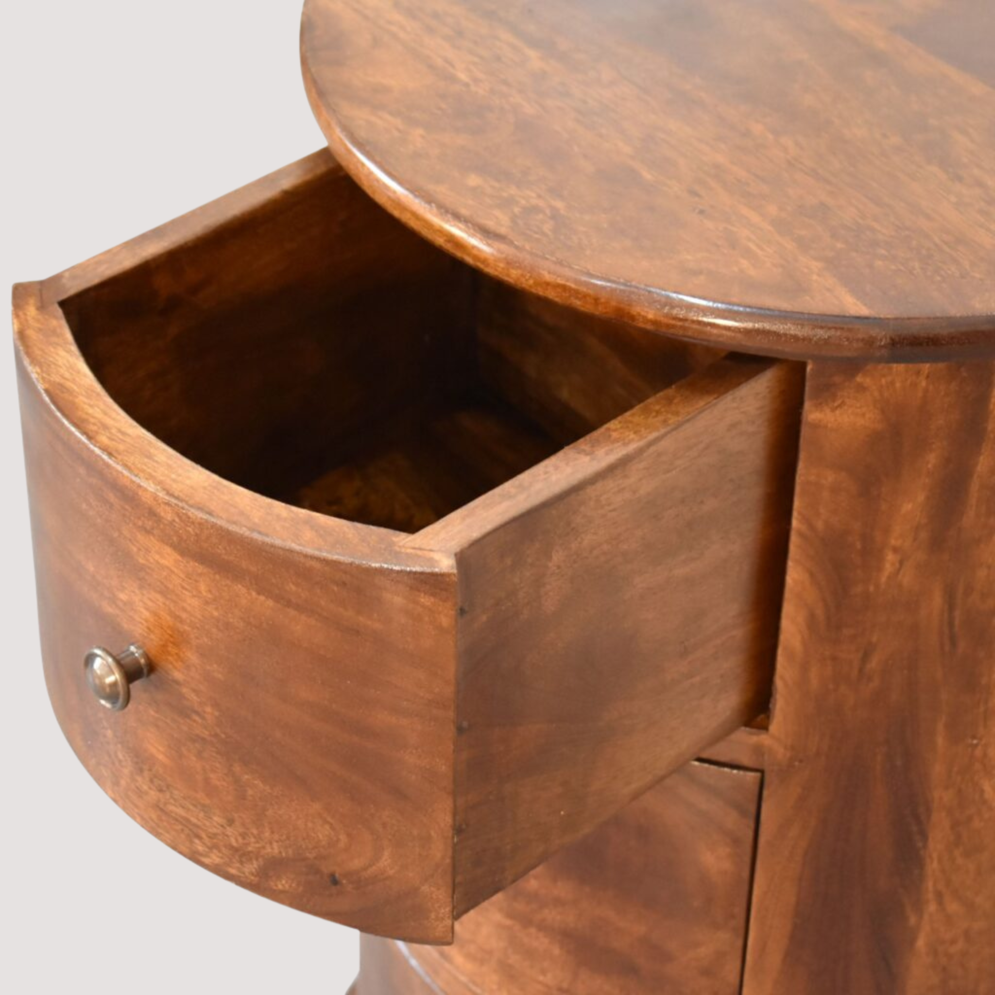 Artisan Chestnut Ronde Kist – 3-ladenkast voor stijlvolle accentopslag