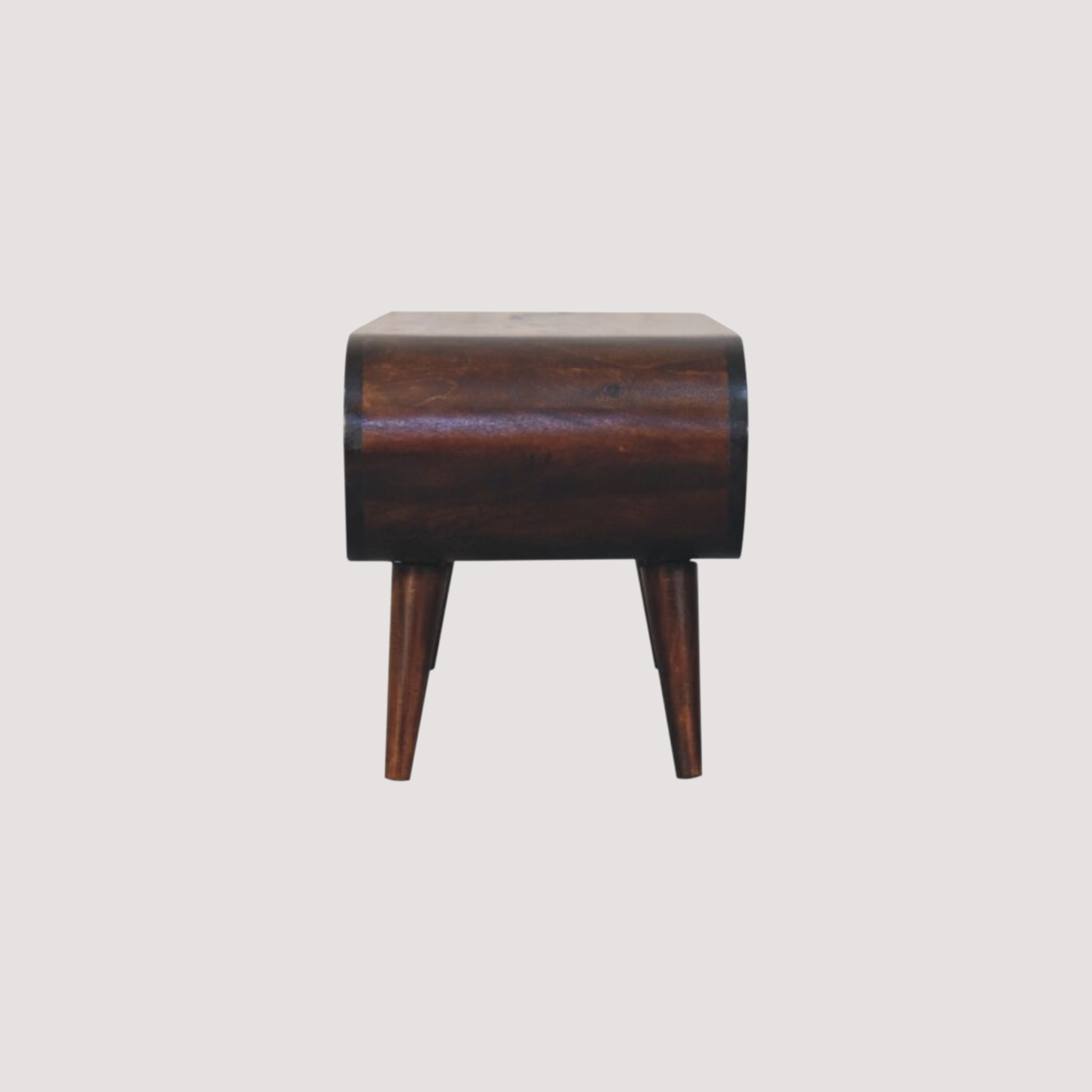 Salontafel met walnoothouten afwerking – elegant licht houtdesign voor gezellige interieurs