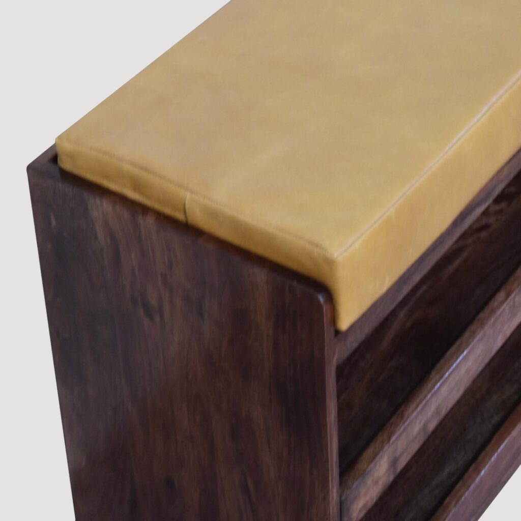 Vintage opbergbank van buffelleer – rijke karamelleren zitting met verborgen schoenenlade