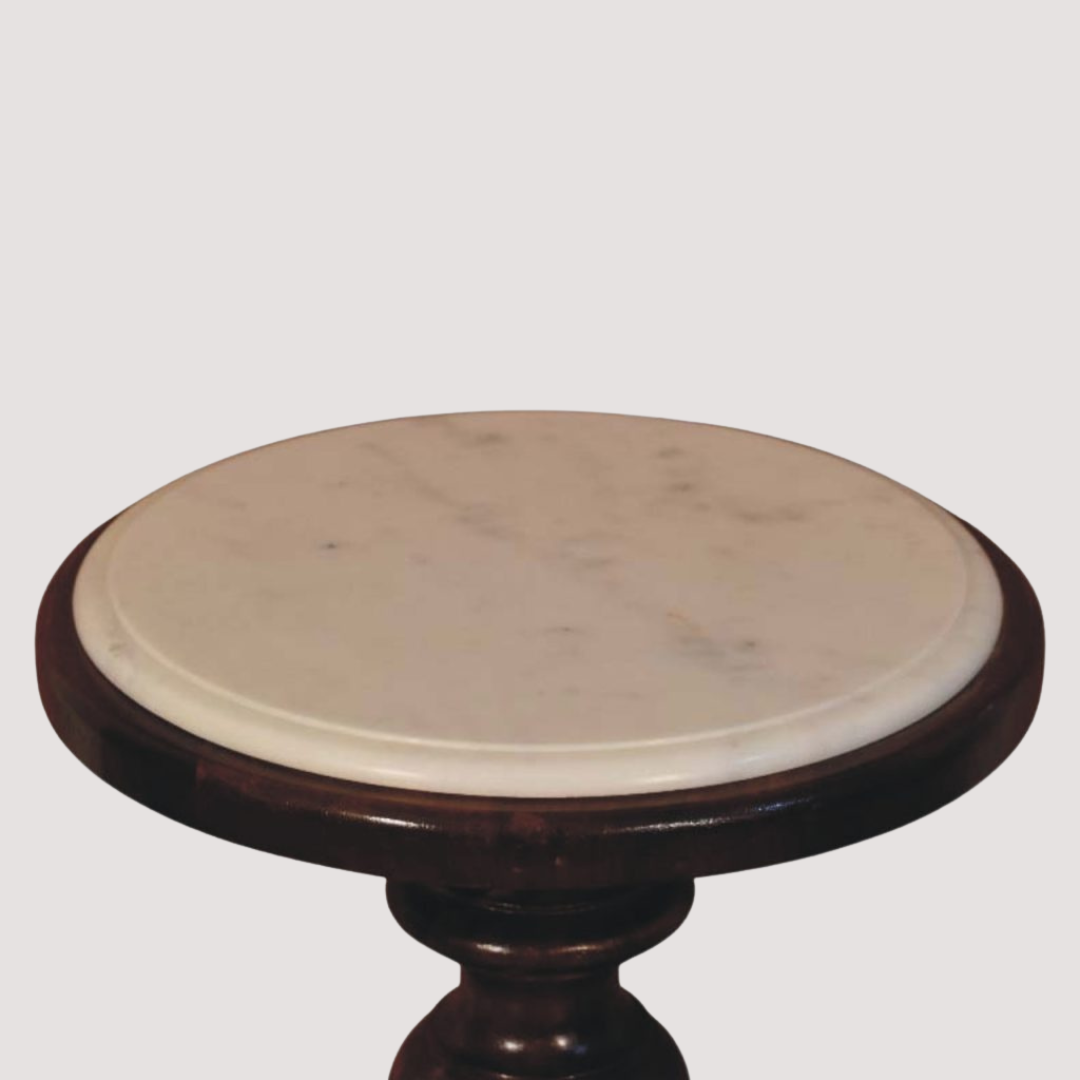 Bijzettafel met marmeren blad – een designaccentstuk voor moderne interieurs