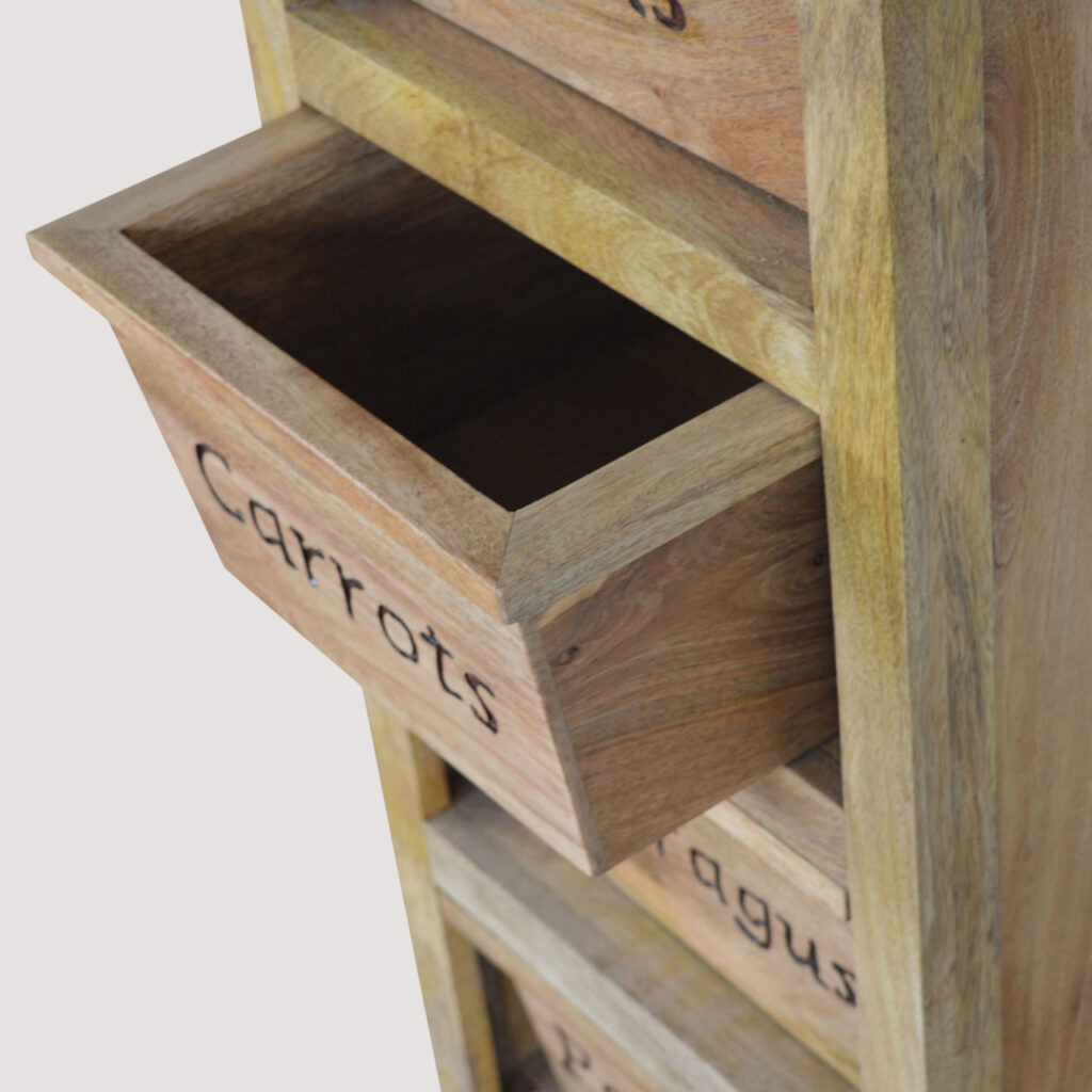 Ambachtelijk houten keukenkastje - Gedetailleerd gesneden ontwerp voor verfijnde woninginrichting